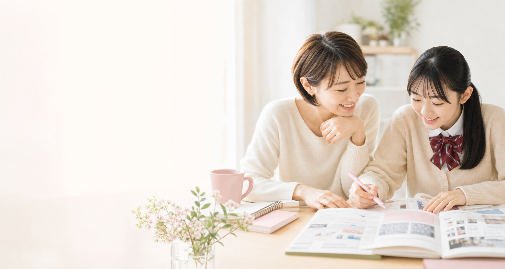 学習机で進学資料を見る母親と娘